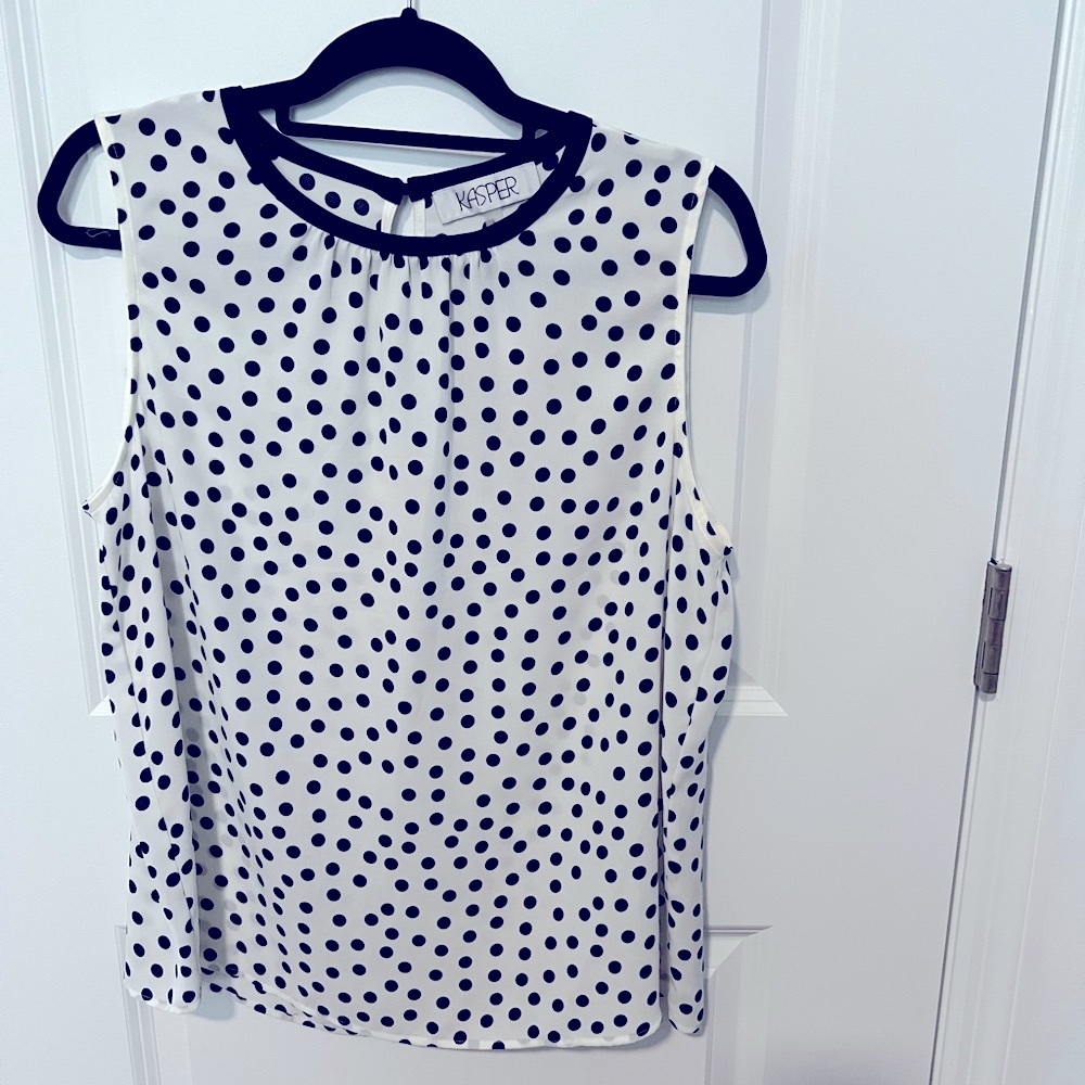 Kasper Sleeveless Top in Black and White Polka Dot